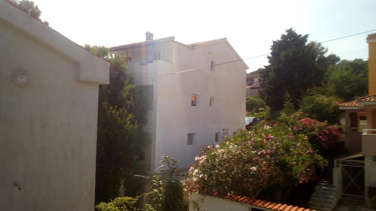 Apartments And Rooms Camelia Premantura Exteriör bild
